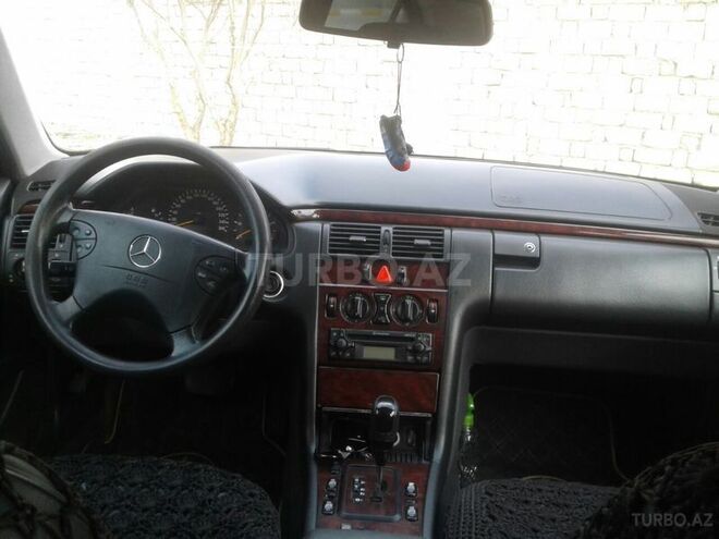 Mercedes E 220 2002, 319,000 km - 2.2 л - Bakı