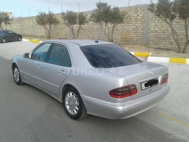 Mercedes E 220 2002, 319,000 km - 2.2 л - Bakı