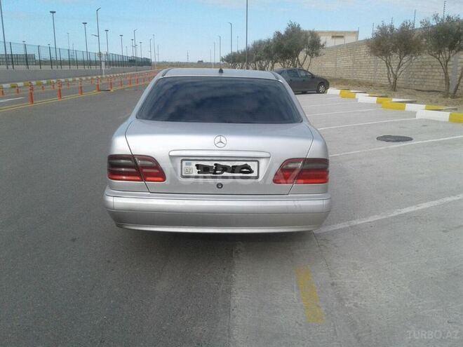 Mercedes E 220 2002, 319,000 km - 2.2 л - Bakı