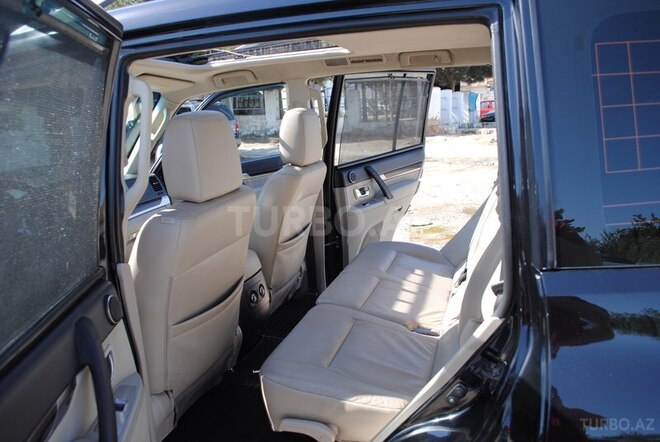 Mitsubishi Pajero 2010, 170,000 km - 3.5 л - Bakı