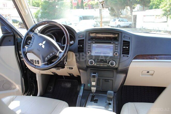 Mitsubishi Pajero 2010, 170,000 km - 3.5 л - Bakı