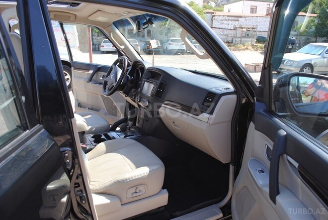 Mitsubishi Pajero 2010, 170,000 km - 3.5 л - Bakı