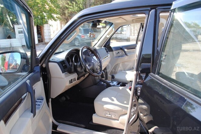 Mitsubishi Pajero 2010, 170,000 km - 3.5 л - Bakı