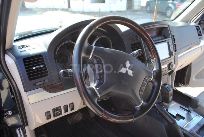 Mitsubishi Pajero 2010, 170,000 km - 3.5 л - Bakı