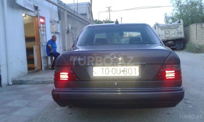 Mercedes E 220 1994, 176,000 km - 2.2 l - Bakı