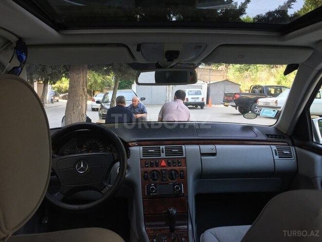 Mercedes E 240 1999, 260,000 km - 2.4 л - Bakı