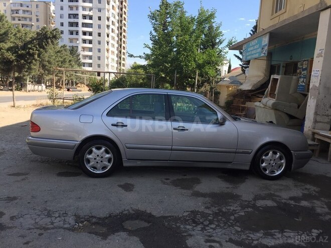 Mercedes E 240 1999, 260,000 km - 2.4 л - Bakı