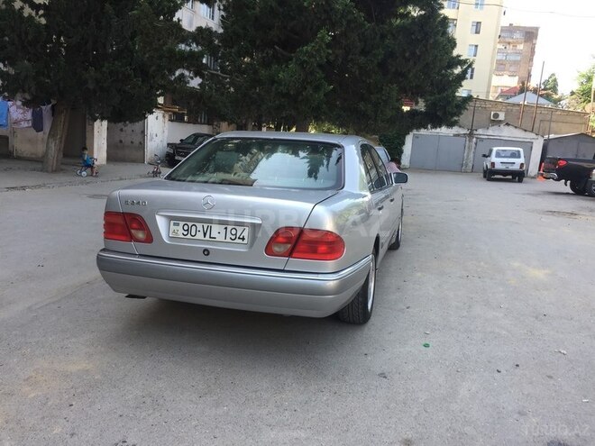 Mercedes E 240 1999, 260,000 km - 2.4 л - Bakı