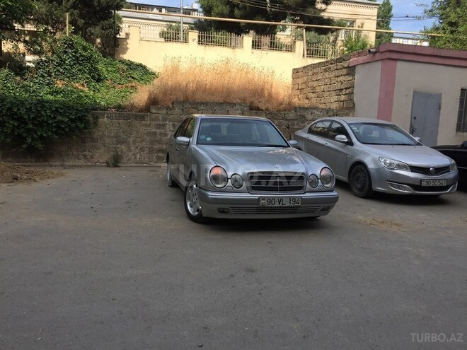 Mercedes E 240 1999, 260,000 km - 2.4 л - Bakı