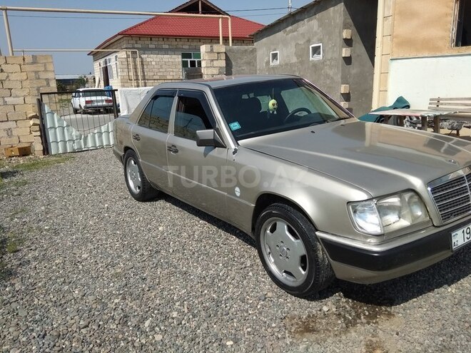 Mercedes E 220 1993, 358,243 km - 2.2 l - Bakı