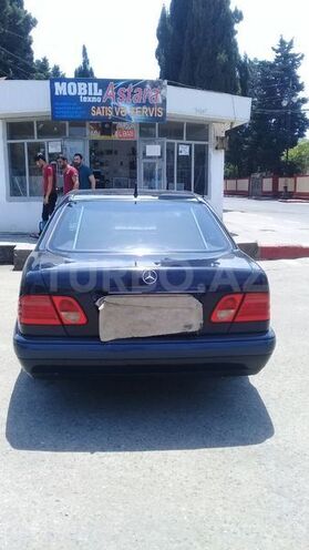 Mercedes E 200 1999, 287,000 km - 2.0 л - Astara