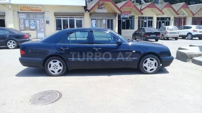 Mercedes E 200 1999, 287,000 km - 2.0 л - Astara