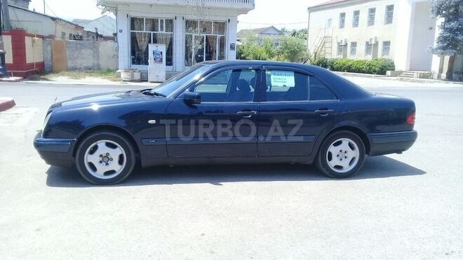 Mercedes E 200 1999, 287,000 km - 2.0 л - Astara