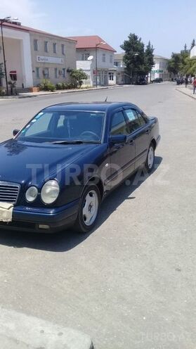 Mercedes E 200 1999, 287,000 km - 2.0 л - Astara