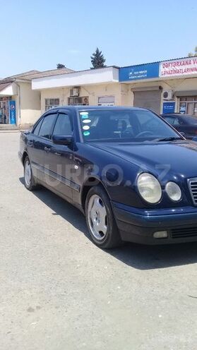 Mercedes E 200 1999, 287,000 km - 2.0 л - Astara