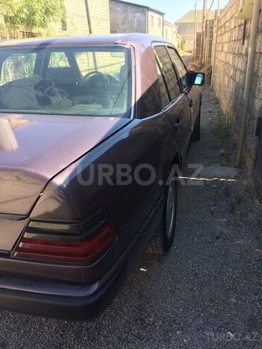 Mercedes E 230 1991, 32,000 km - 0.3 l - Bərdə