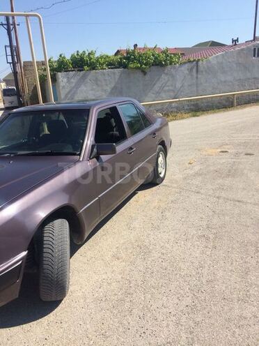 Mercedes E 230 1991, 32,000 km - 0.3 l - Bərdə
