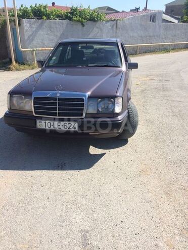 Mercedes E 230 1991, 32,000 km - 0.3 l - Bərdə