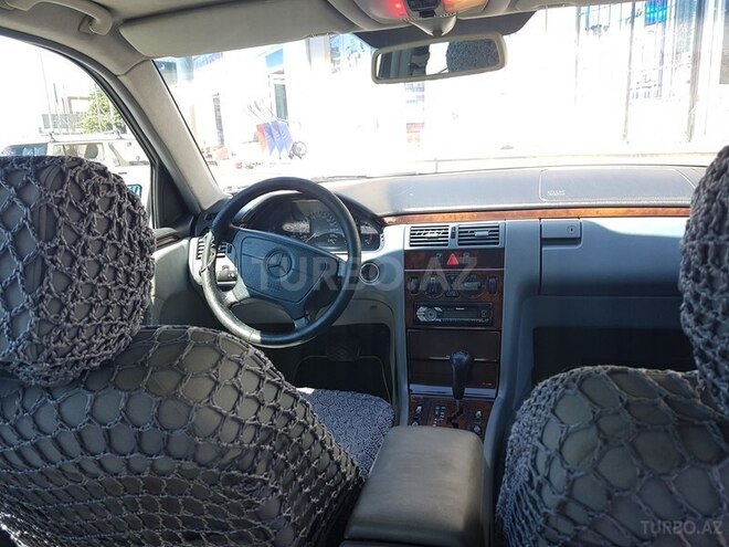 Mercedes E 220 1998, 319,000 km - 2.2 l - Bakı
