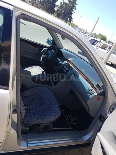 Mercedes E 220 1998, 319,000 km - 2.2 l - Bakı