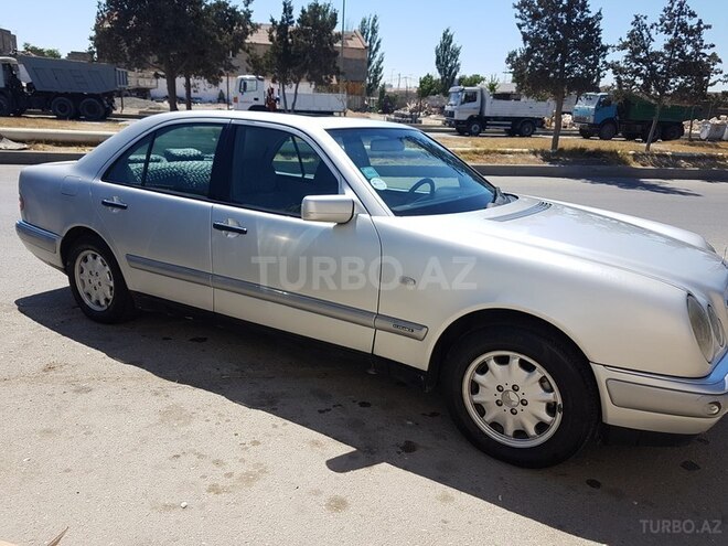 Mercedes E 220 1998, 319,000 km - 2.2 l - Bakı