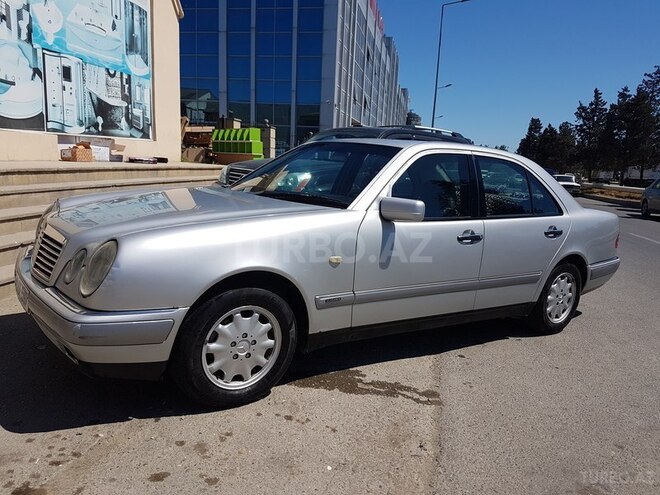 Mercedes E 220 1998, 319,000 km - 2.2 l - Bakı