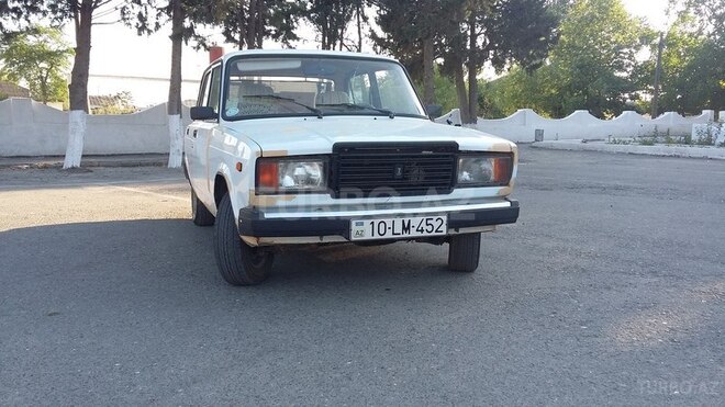LADA (VAZ) 2107 2003, 250,000 km - 1.6 l - Salyan