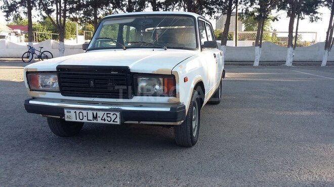 LADA (VAZ) 2107 2003, 250,000 km - 1.6 l - Salyan