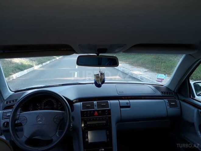 Mercedes E 260 2000, 235,000 km - 2.4 l - Gədəbəy