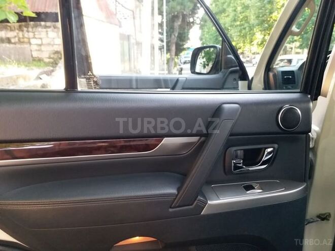 Mitsubishi Pajero 2013, 134,000 km - 3.0 l - Zaqatala