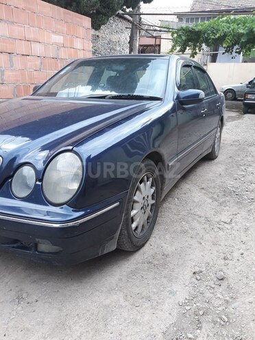 Mercedes E 220 1999, 140,000 km - 0.2 l - Gəncə