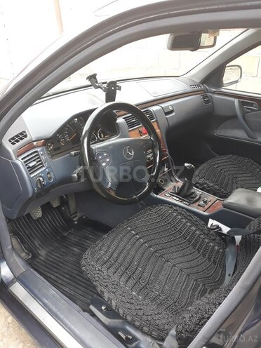 Mercedes E 220 1999, 140,000 km - 0.2 l - Gəncə