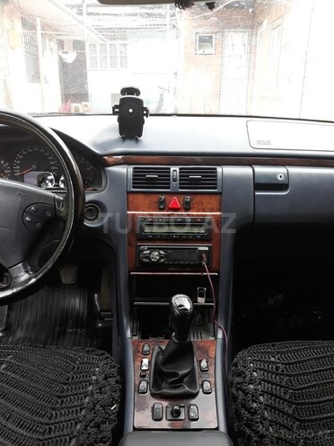 Mercedes E 220 1999, 140,000 km - 0.2 l - Gəncə