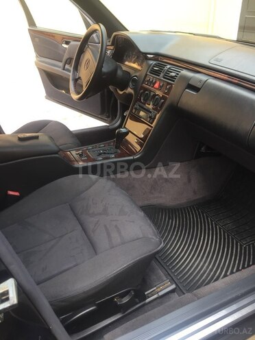 Mercedes E 240 1997, 288,000 km - 2.4 l - Sumqayıt