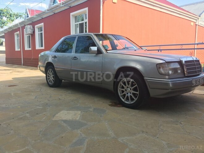 Mercedes E 200 1992, 606,683 km - 2.0 l - Qazax