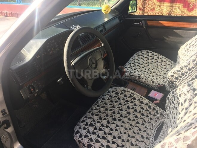 Mercedes E 200 1992, 606,683 km - 2.0 l - Qazax