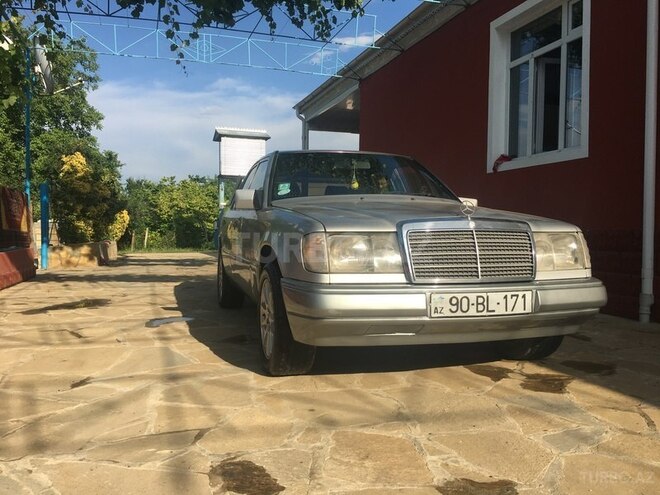 Mercedes E 200 1992, 606,683 km - 2.0 l - Qazax