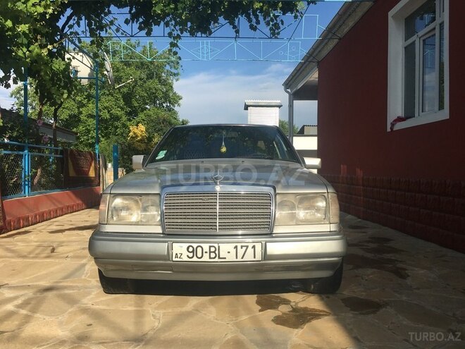 Mercedes E 200 1992, 606,683 km - 2.0 l - Qazax