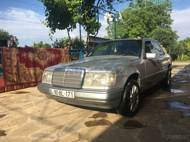 Mercedes E 200 1992, 606,683 km - 2.0 l - Qazax