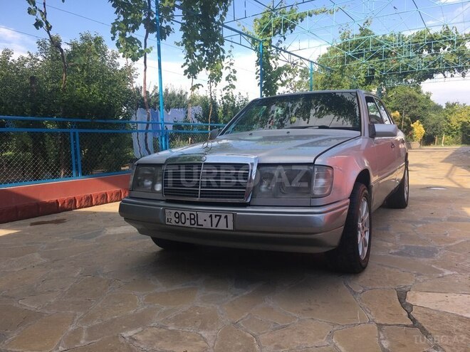 Mercedes E 200 1992, 606,683 km - 2.0 l - Qazax