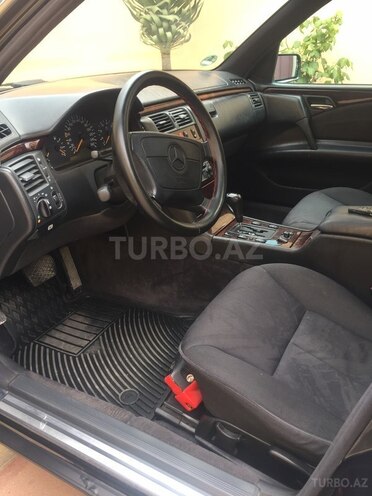 Mercedes E 240 1997, 288,000 km - 2.4 l - Sumqayıt