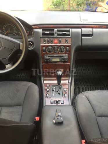 Mercedes E 240 1997, 288,000 km - 2.4 l - Sumqayıt
