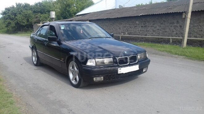 BMW 320 1994, 357,000 km - 2.0 l - Qax