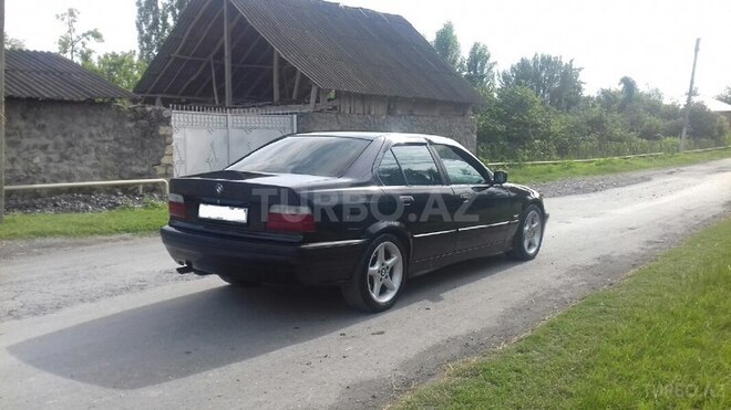 BMW 320 1994, 357,000 km - 2.0 l - Qax