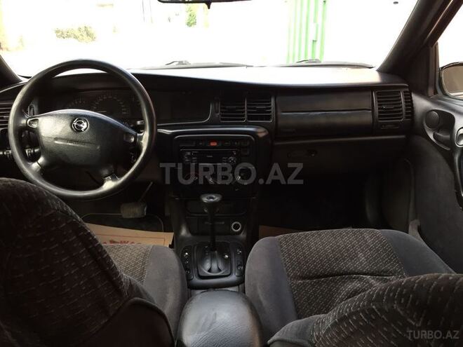 Opel Vectra 1995, 300,000 km - 1.8 l - Astara