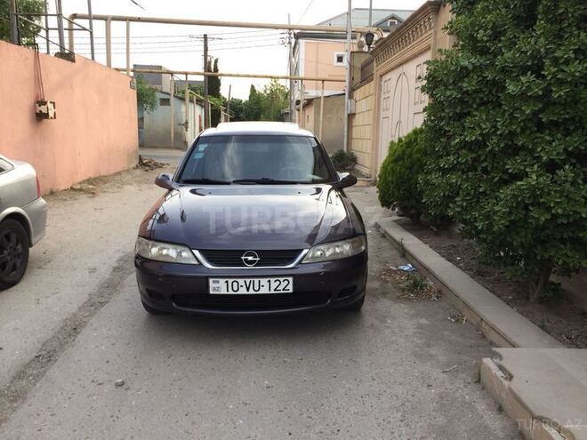 Opel Vectra 1995, 300,000 km - 1.8 l - Astara