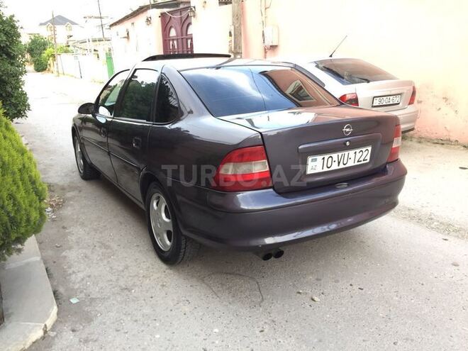 Opel Vectra 1995, 300,000 km - 1.8 l - Astara