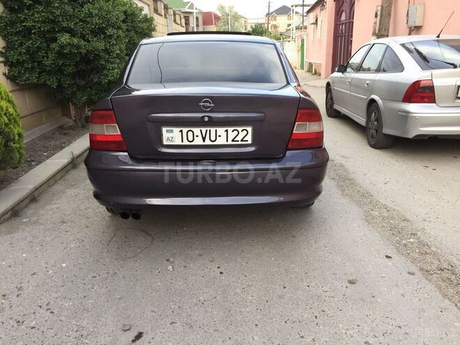 Opel Vectra 1995, 300,000 km - 1.8 l - Astara