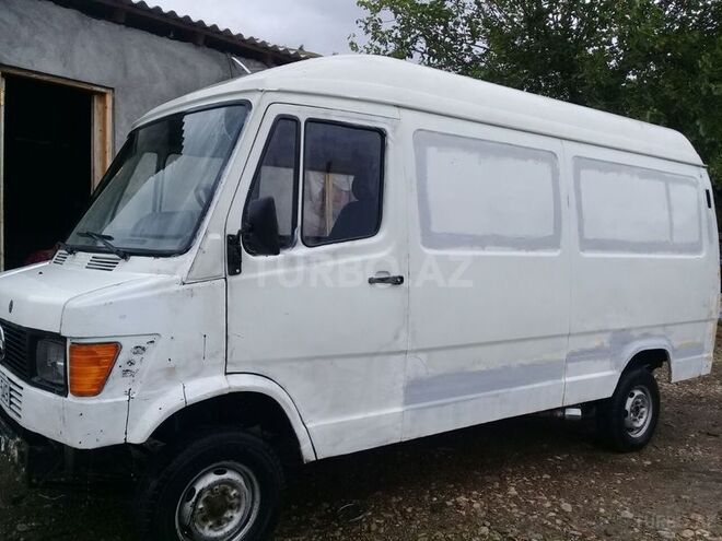 Mercedes 208 D 1993, 150,000 km - 2.5 l - İsmayıllı