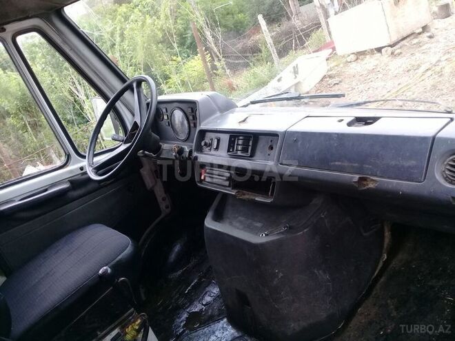 Mercedes 208 D 1993, 150,000 km - 2.5 l - İsmayıllı